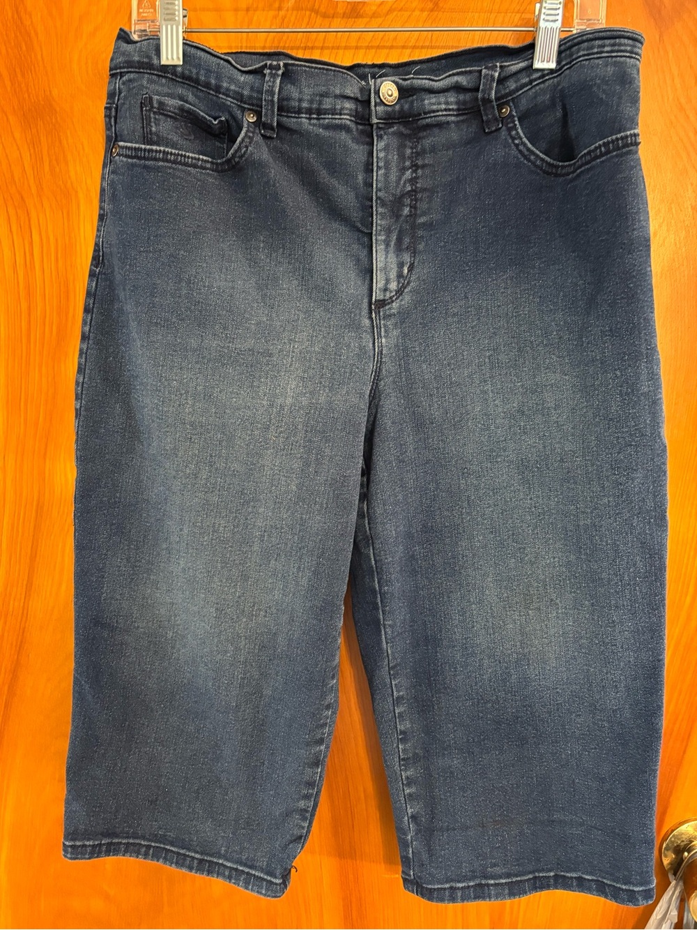 Gloria Vanderbilt Dark Blue Denim Capris